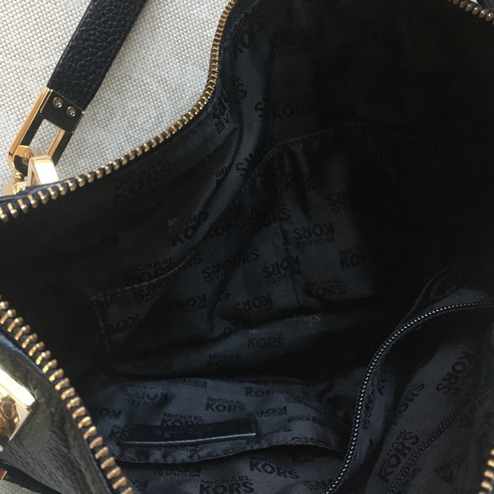Crossbody - Picture 6 of 12